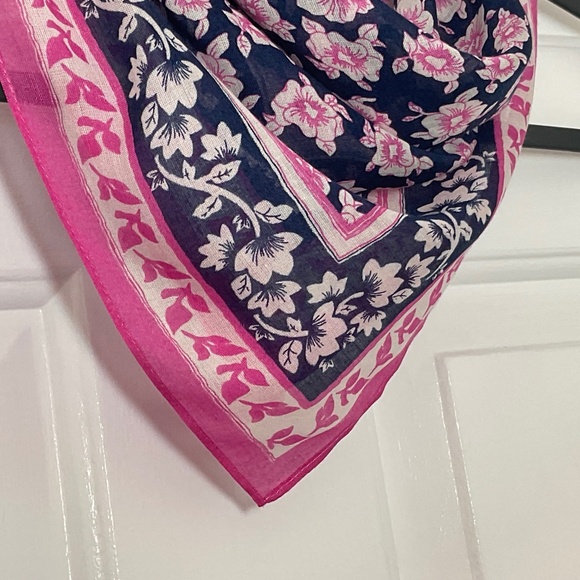 Talbots Floral Neckerchief - Picture 4 of 11